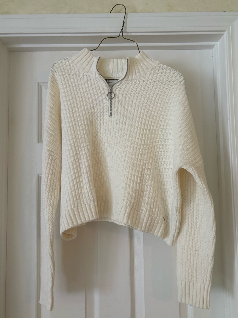 Hollister Cream Quarter-Zip Ribbed Sweater - MEDIUM